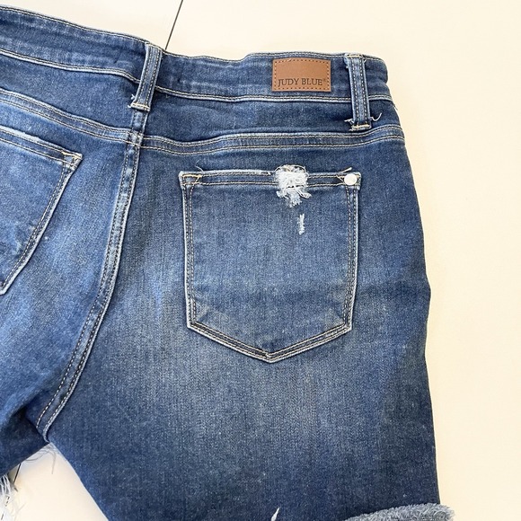 Judy Blue Mid Rise Cut Off Distressed Patch Jean Shorts Women's Size M - Picture 4 of 6